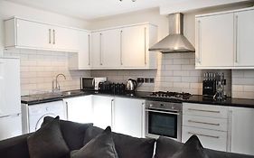 Modern 1 Bedroom Apartment Close To Penzance Town Centre.