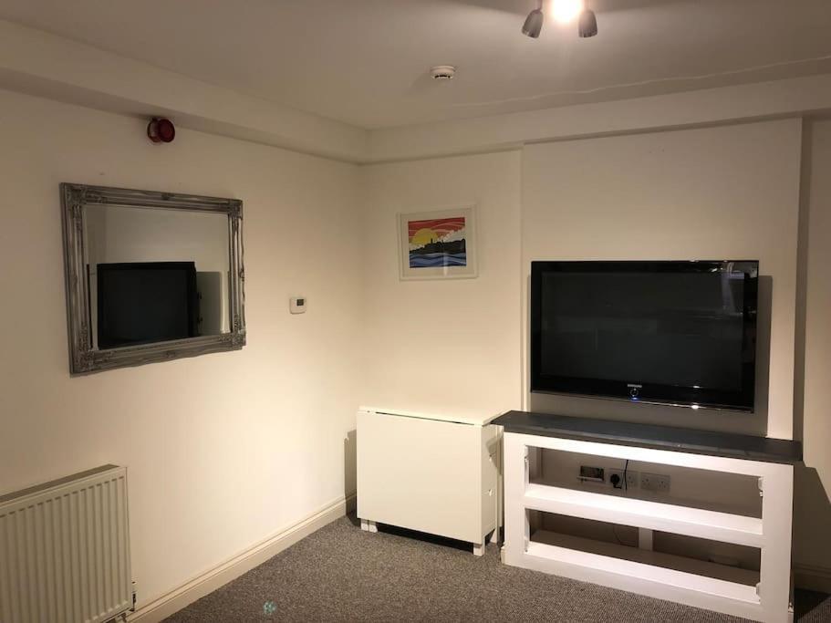 Modern 1 Bedroom Apartment Close To Penzance Town Centre. Exterior photo